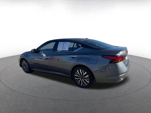 Used 2025 Nissan Altima 2.5 SV FWD image 10