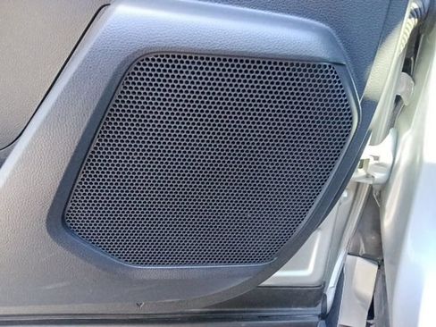 Used 2023 Toyota Highlander XLE image 13