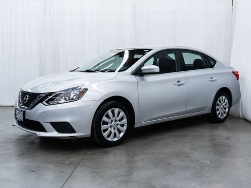 Used 2017 Nissan Sentra SV FWD image 3