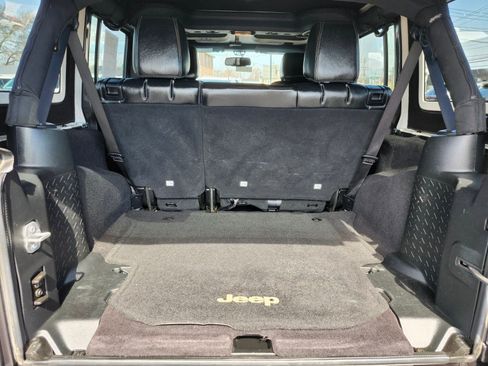 Used 2017 Jeep Wrangler Unlimited Rubicon w/ Cold Weather Group image 30