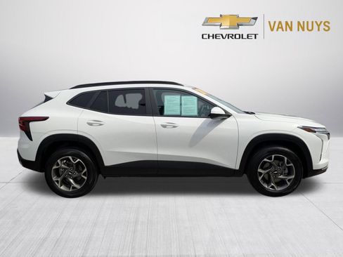 Used 2024 Chevrolet Trax LT w/ Driver Confidence Package FWD image 4