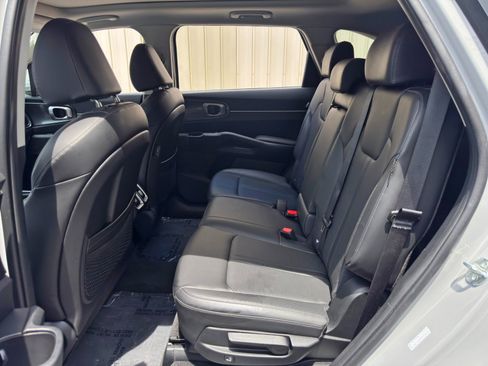 Used 2025 Kia Sorento S w/ Panoramic Sunroof Package AWD/4WD image 40