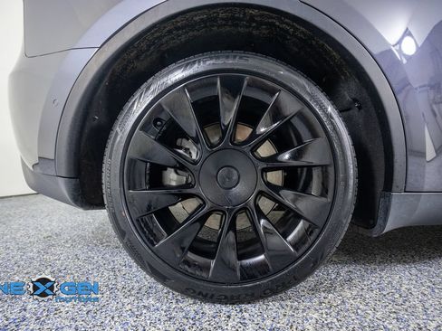Used 2022 Tesla Model Y Long Range AWD/4WD image 43