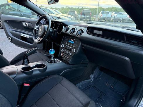Used 2017 Ford Mustang Coupe RWD image 12