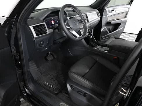 Certified 2023 Volkswagen Atlas Cross Sport SE w/ Black Wheel Package image 19
