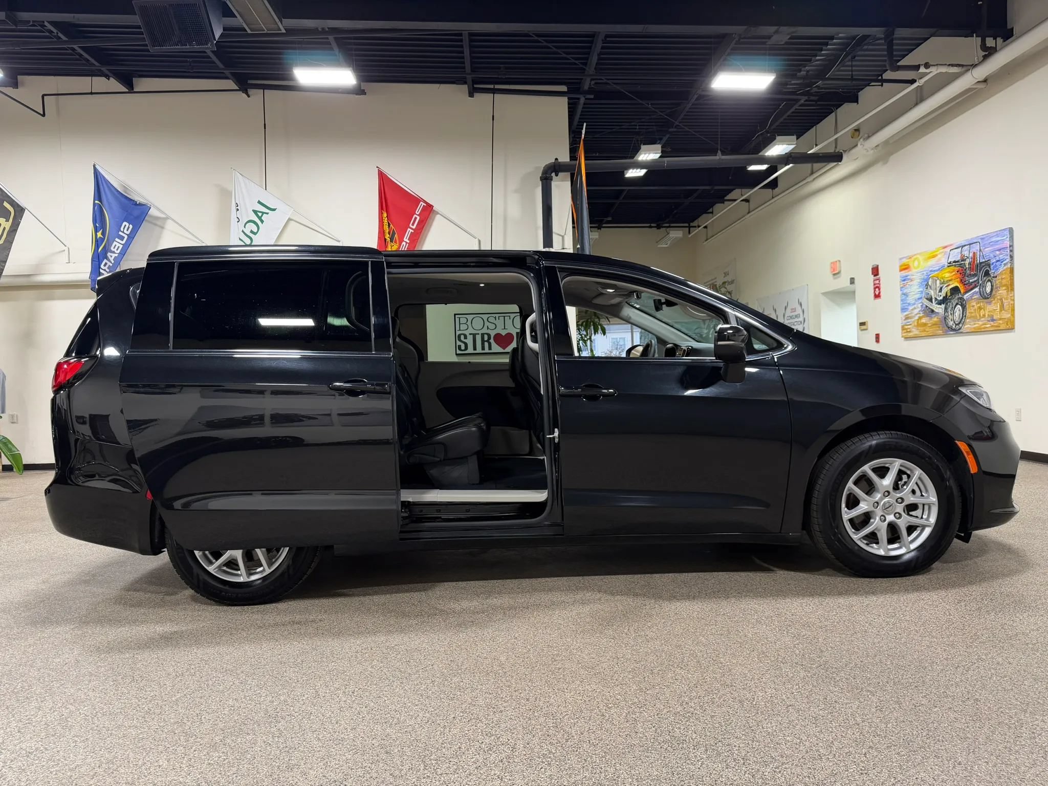 Used 2023 Chrysler Pacifica Touring-L FWD image 21