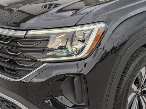 Certified 2025 Volkswagen Atlas Cross Sport SE FWD image 7