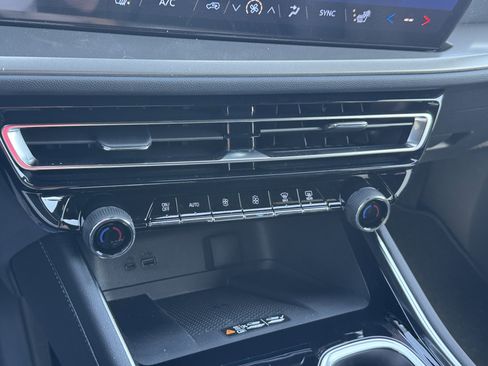 New 2026 Chevrolet Traverse LT image 21