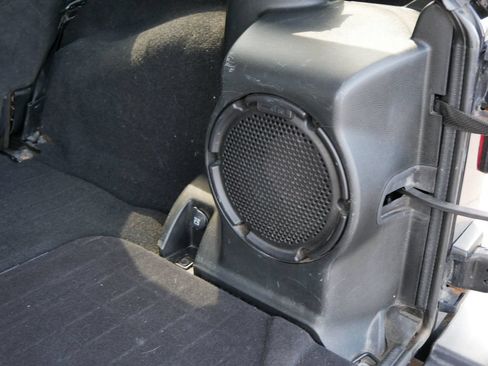 Used 2013 Jeep Wrangler Unlimited Rubicon w/ Connectivity Group AWD/4WD image 10