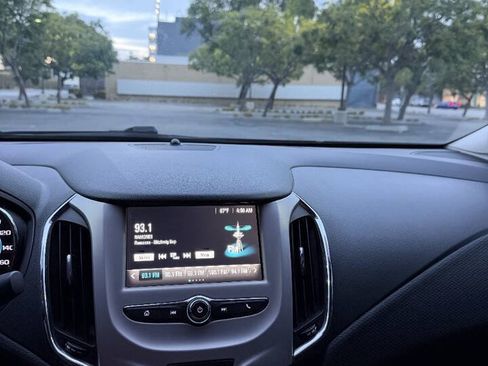 Used 2017 Chevrolet Cruze LS FWD image 11