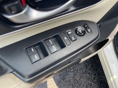 Used 2019 Honda CR-V EX image 8