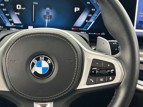 Used 2025 BMW X7 M60i w/ Climate Comfort Package AWD/4WD image 13