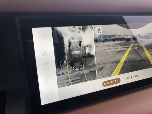 Used 2023 Land Rover Defender 110 S image 6