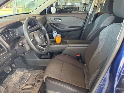Used 2023 Nissan Rogue SV FWD image 7