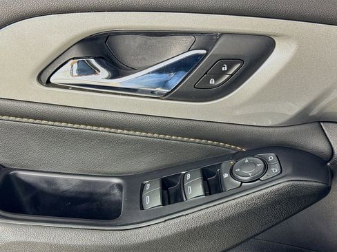 Used 2020 Chevrolet Traverse RS FWD image 22