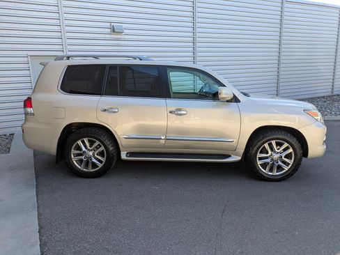 Used 2013 Lexus LX 570 4WD w/ Luxury Pkg w/Pre-crash image 2