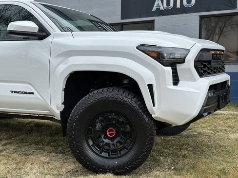 Used 2024 Toyota Tacoma TRD Sport AWD/4WD image 3