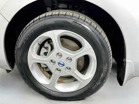 Used 2011 Nissan Leaf SL w/ Eco Design Pkg image 30