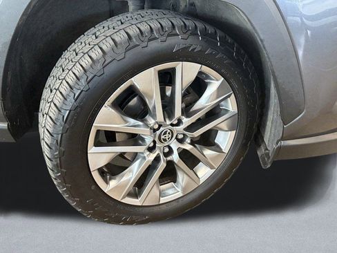 Used 2020 Toyota RAV4 XLE Premium image 20