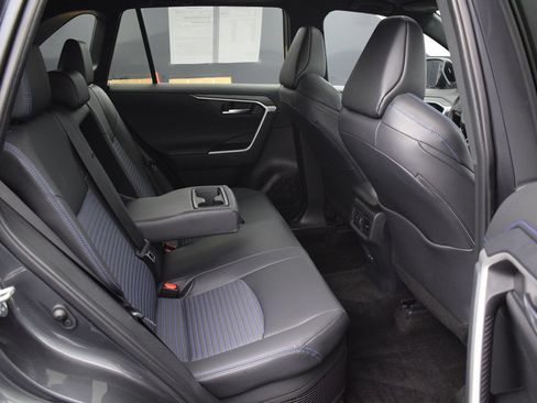Used 2024 Toyota RAV4 XSE AWD/4WD image 11