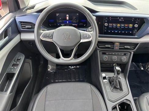 Used 2022 Volkswagen Taos SE image 7