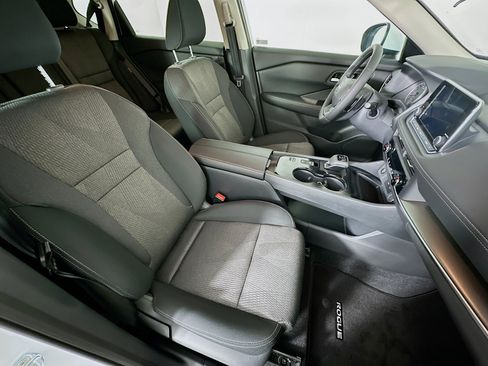Used 2026 Nissan Rogue SV FWD image 31