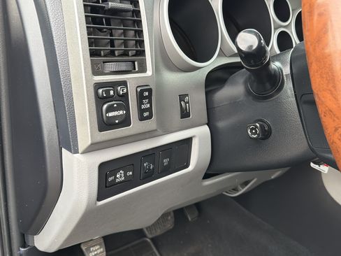 Used 2013 Toyota Tundra Limited w/ Memory Pkg AWD/4WD image 14
