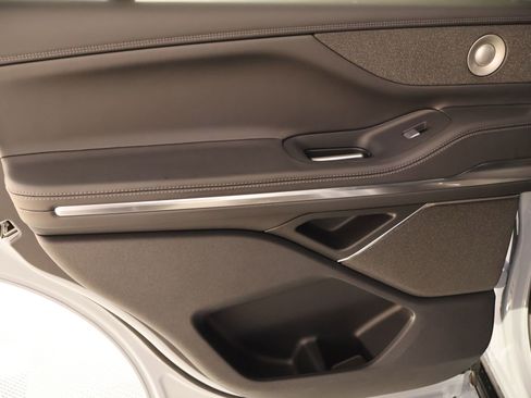 New 2026 Lincoln Navigator Reserve AWD/4WD image 19