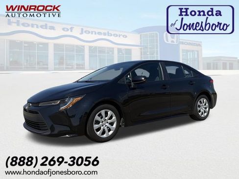 Used 2024 Toyota Corolla LE FWD image 1