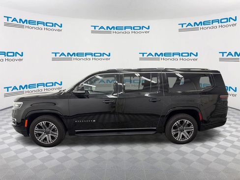 Used 2024 Jeep Wagoneer L Series II w/ Flexible Seating Group RWD image 2
