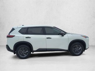 Used 2023 Nissan Rogue S FWD video 4