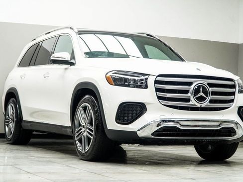 Used 2025 Mercedes-Benz GLS 450 4MATIC image 4