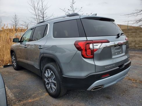 Used 2023 GMC Acadia SLT w/ Preferred Package image 3