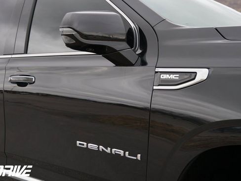 Used 2023 GMC Yukon XL Denali image 15