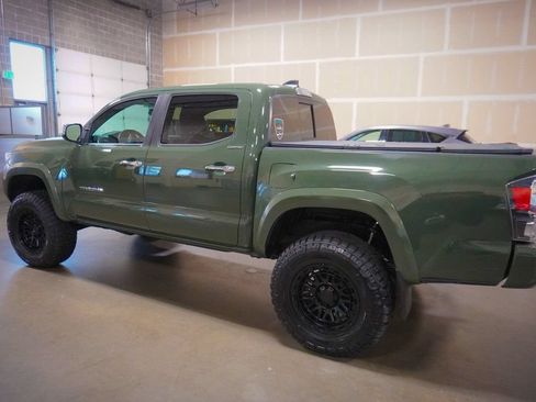 Used 2021 Toyota Tacoma Limited AWD/4WD image 3
