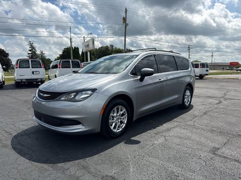 Used 2021 Chrysler Voyager Lxi FWD image 1