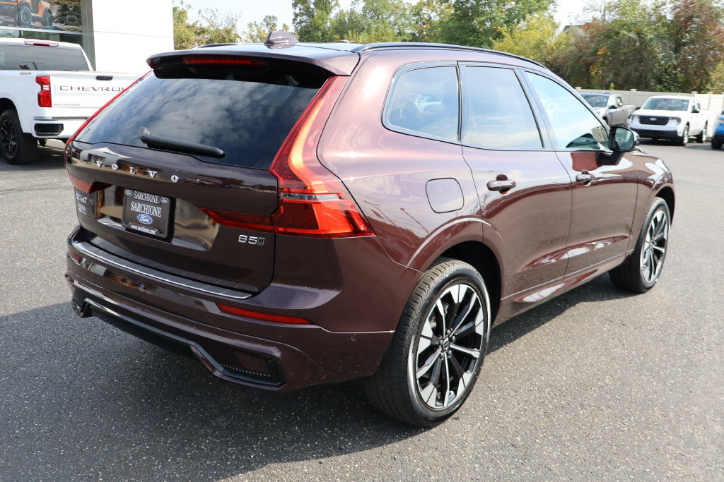 Used 2026 Volvo XC60 B5 Plus w/ Climate Package AWD/4WD image 3