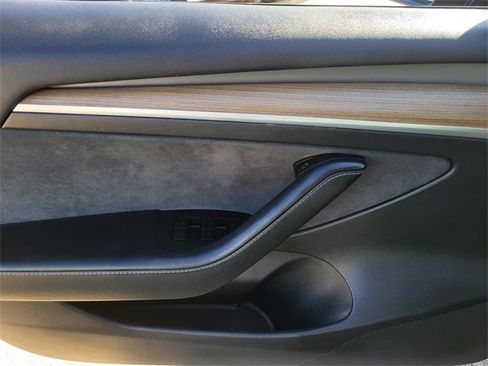 Used 2023 Tesla Model 3 Standard Range image 15