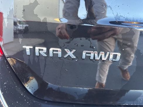 Used 2022 Chevrolet Trax LS w/ Tint and Cruise Package image 9