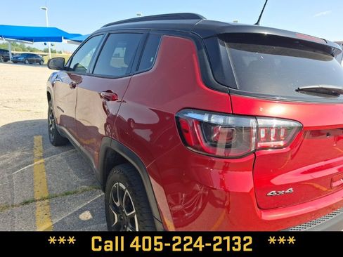 Used 2025 Jeep Compass Trailhawk AWD/4WD image 12