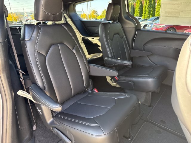 New 2027 Chrysler Pacifica Select AWD/4WD image 23