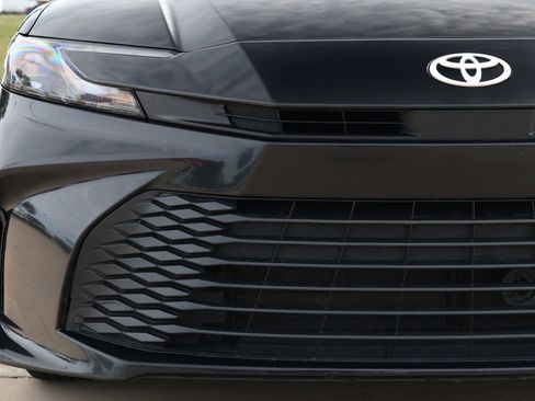 Used 2025 Toyota Camry LE FWD image 10