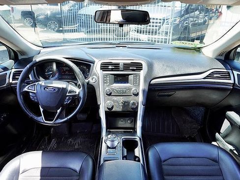 Used 2017 Ford Fusion SE w/ Equipment Group 201A AWD/4WD image 17