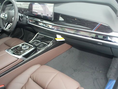 Used 2026 BMW 740i xDrive w/ Premium Package AWD/4WD image 24