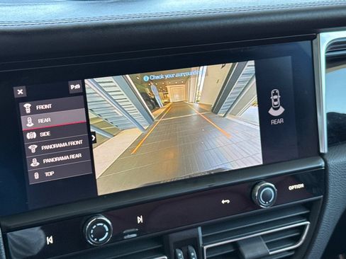 Certified 2023 Porsche Macan AWD/4WD image 20