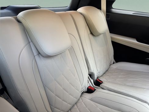 Certified 2023 Mercedes-Benz GLS 63 AMG 4MATIC image 35