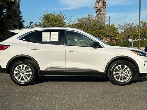 Used 2022 Ford Escape SE image 2