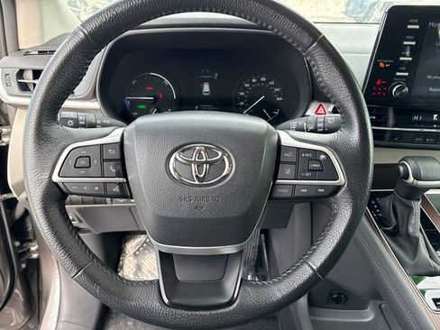 Used 2024 Toyota Sienna XLE image 13