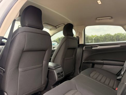 Used 2019 Ford Fusion SE FWD image 16