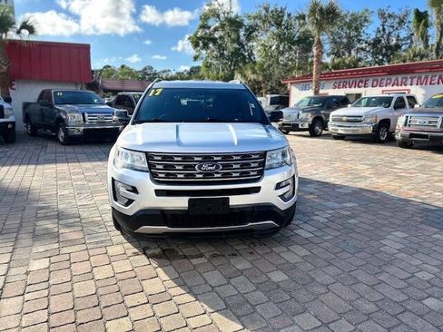 Used 2017 Ford Explorer XLT image 1